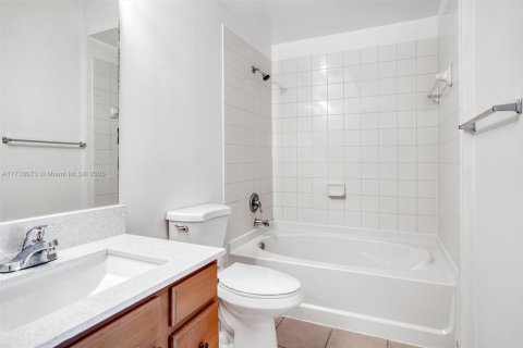 Condominio en venta en South Miami, Florida, 2 dormitorios, 93.83 m2 № 1784202 - foto 6