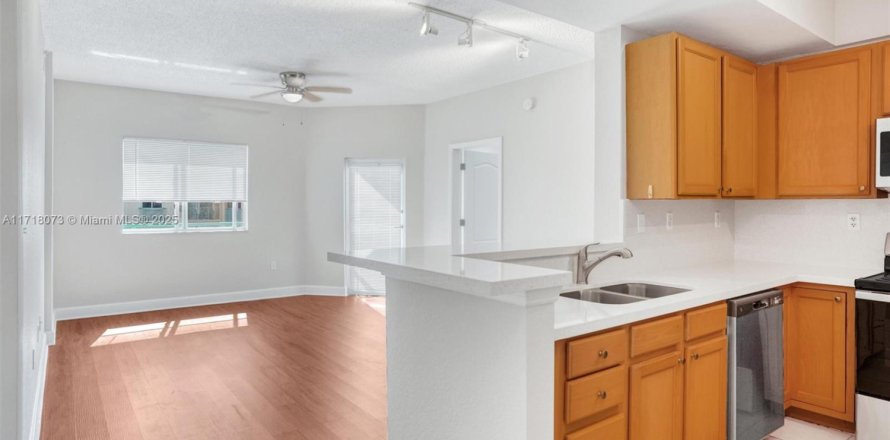 Condominio en South Miami, Florida, 2 dormitorios № 1784202