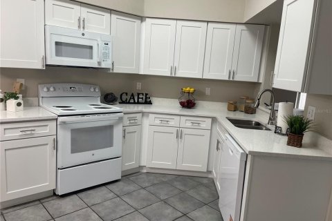 House in Brandon, Florida 4 bedrooms, 149.39 sq.m. № 1907490 - photo 2