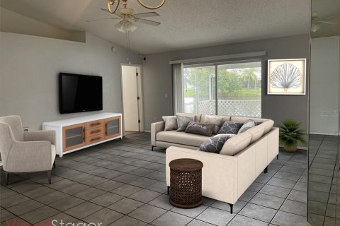 House in Brandon, Florida 4 bedrooms, 149.39 sq.m. № 1907490 - photo 3