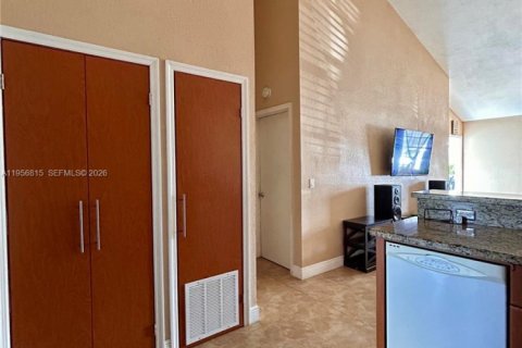 Casa en venta en North Lauderdale, Florida, 2 dormitorios, 92.25 m2 № 2010697 - foto 11