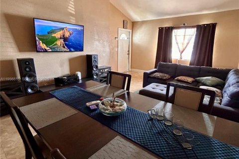 Casa en venta en North Lauderdale, Florida, 2 dormitorios, 92.25 m2 № 2010697 - foto 7