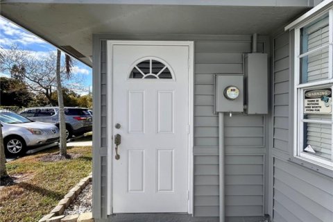 Casa en venta en North Lauderdale, Florida, 2 dormitorios, 92.25 m2 № 2010697 - foto 3