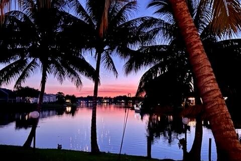 Commercial property in Wellington, Florida 2 bedrooms, 219.25 sq.m. № 1175377 - photo 1