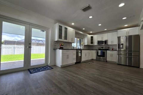 House in Miami, Florida 5 bedrooms, 163.69 sq.m. № 2077820 - photo 19