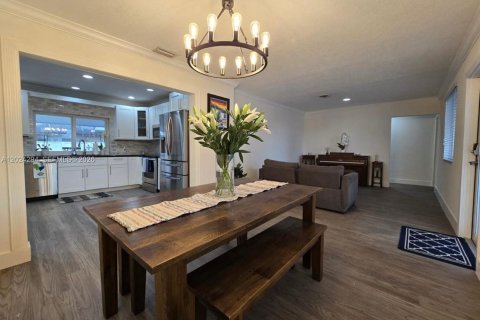 House in Miami, Florida 5 bedrooms, 163.69 sq.m. № 2077820 - photo 8