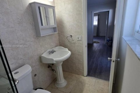 House in Miami, Florida 5 bedrooms, 163.69 sq.m. № 2077820 - photo 26