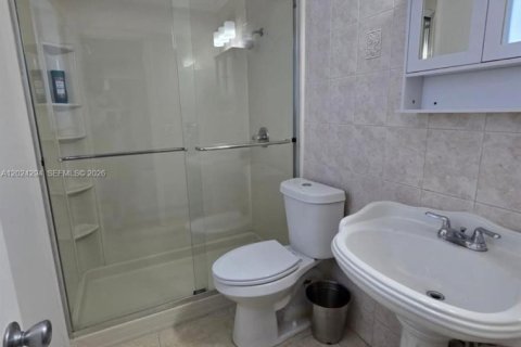 House in Miami, Florida 5 bedrooms, 163.69 sq.m. № 2077820 - photo 25