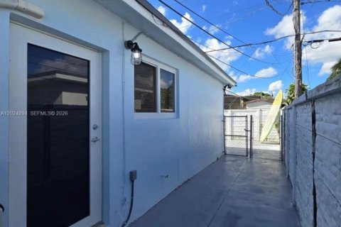House in Miami, Florida 5 bedrooms, 163.69 sq.m. № 2077820 - photo 20
