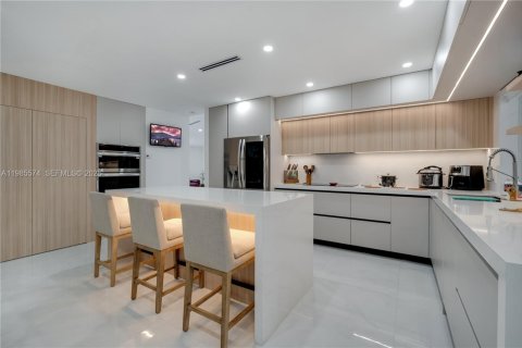 Купить виллу или дом в Майами, Флорида 4 спальни, 162.67м2, № 2047870 - фото 12