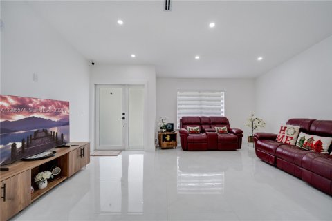 Купить виллу или дом в Майами, Флорида 4 спальни, 162.67м2, № 2047870 - фото 7