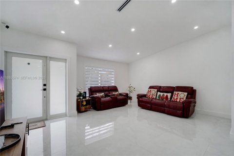 Купить виллу или дом в Майами, Флорида 4 спальни, 162.67м2, № 2047870 - фото 9