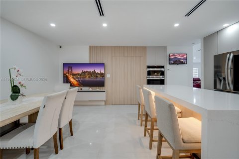 Купить виллу или дом в Майами, Флорида 4 спальни, 162.67м2, № 2047870 - фото 17