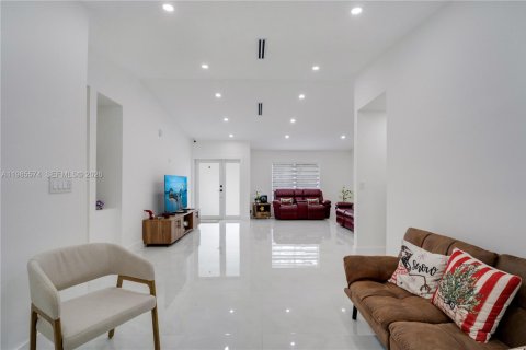 Купить виллу или дом в Майами, Флорида 4 спальни, 162.67м2, № 2047870 - фото 10