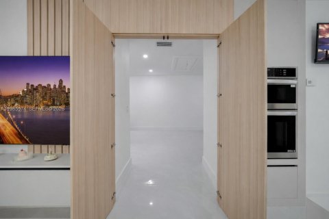 Купить виллу или дом в Майами, Флорида 4 спальни, 162.67м2, № 2047870 - фото 29