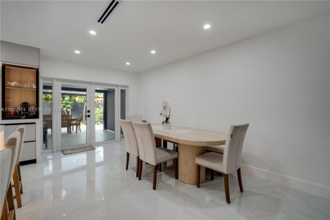 Купить виллу или дом в Майами, Флорида 4 спальни, 162.67м2, № 2047870 - фото 16