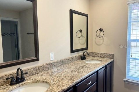 Townhouse in Lakeland, Florida 2 bedrooms, 195.09 sq.m. № 2219469 - photo 11