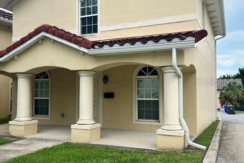 Townhouse in Lakeland, Florida 2 bedrooms, 195.09 sq.m. № 2219469 - photo 14