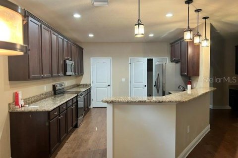 Townhouse in Lakeland, Florida 2 bedrooms, 195.09 sq.m. № 2219469 - photo 6