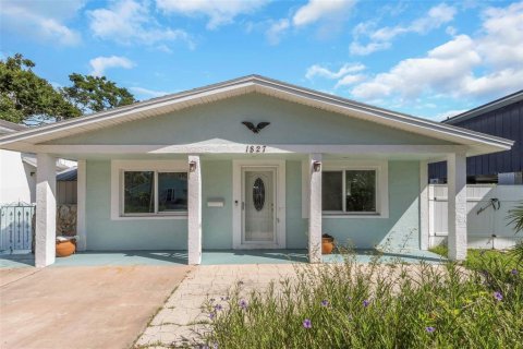Casa en venta en Saint Petersburg, Florida, 3 dormitorios, 142.14 m2 № 1888465 - foto 1