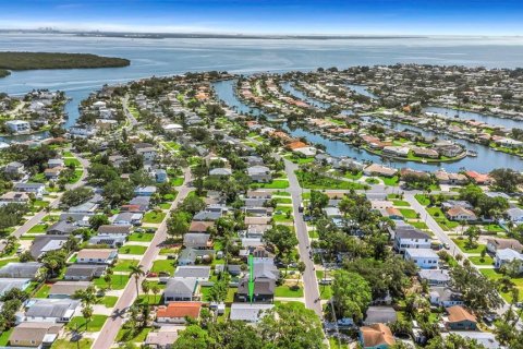 Casa en venta en Saint Petersburg, Florida, 3 dormitorios, 142.14 m2 № 1888465 - foto 9