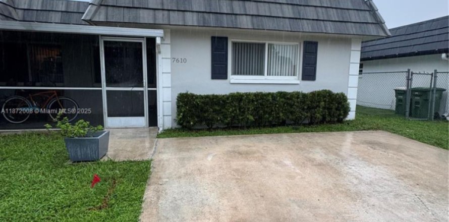 Villa ou maison à Tamarac, Floride 2 chambres, 221.48 m2 № 1920201