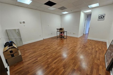 Immobilier commercial à vendre à North Miami, Floride № 1962136 - photo 1