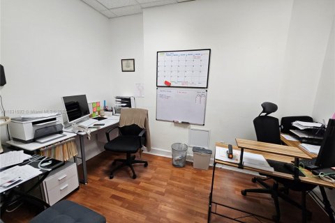 Immobilier commercial à vendre à North Miami, Floride № 1962136 - photo 4