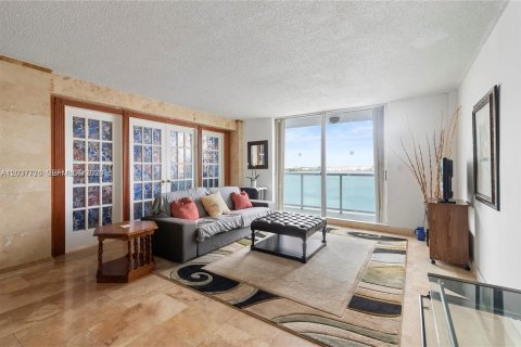Copropriété à vendre à North Miami Beach, Floride: 2 chambres, 109.44 m2 № 2154306 - photo 16