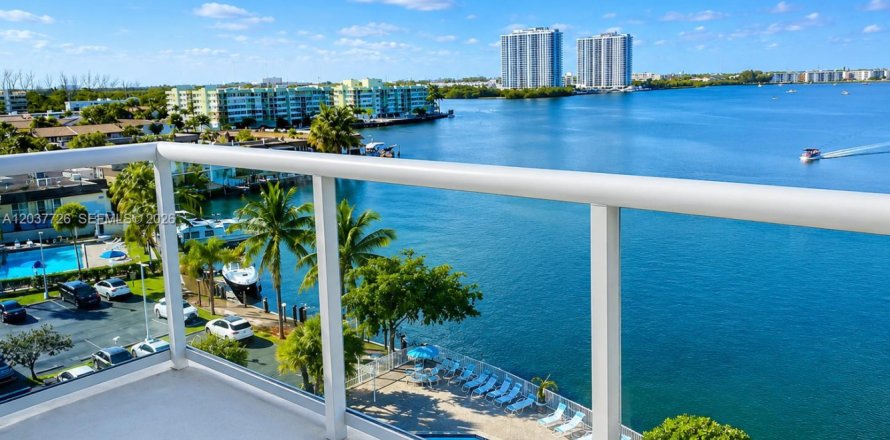 Condo à North Miami Beach, Floride, 2 chambres № 2154306