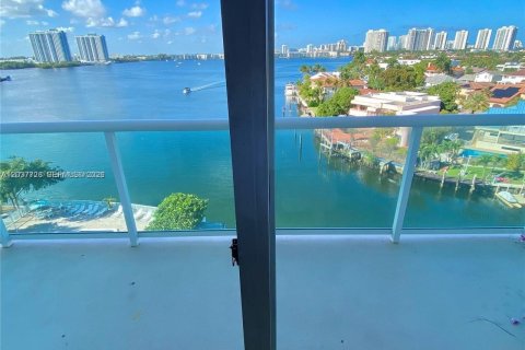 Copropriété à vendre à North Miami Beach, Floride: 2 chambres, 109.44 m2 № 2154306 - photo 2