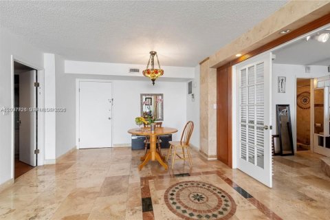 Copropriété à vendre à North Miami Beach, Floride: 2 chambres, 109.44 m2 № 2154306 - photo 13