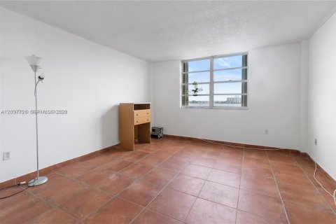 Copropriété à vendre à North Miami Beach, Floride: 2 chambres, 109.44 m2 № 2154306 - photo 23