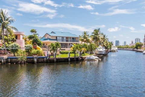 Copropriété à vendre à North Miami Beach, Floride: 2 chambres, 109.44 m2 № 2154306 - photo 26