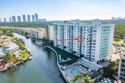 Copropriété à vendre à North Miami Beach, Floride: 2 chambres, 109.44 m2 № 2154306 - photo 29