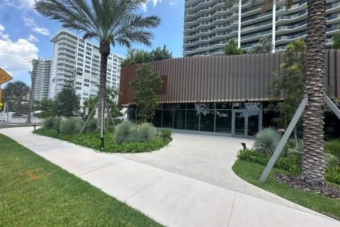 Commercial property in Pompano Beach, Florida № 2174178 - photo 16