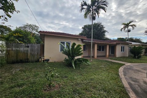 Villa ou maison à louer à Biscayne Park, Floride: 2 chambres, 86.4 m2 № 1998968 - photo 4
