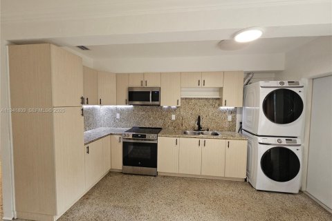 Villa ou maison à louer à Biscayne Park, Floride: 2 chambres, 86.4 m2 № 1998968 - photo 8