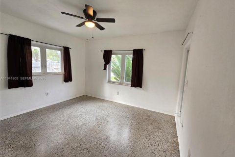 Villa ou maison à louer à Biscayne Park, Floride: 2 chambres, 86.4 m2 № 1998968 - photo 13