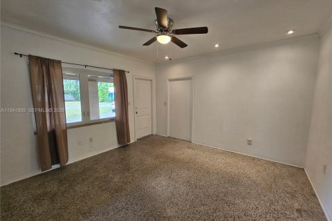 Villa ou maison à louer à Biscayne Park, Floride: 2 chambres, 86.4 m2 № 1998968 - photo 7