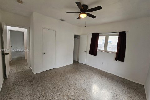 Villa ou maison à louer à Biscayne Park, Floride: 2 chambres, 86.4 m2 № 1998968 - photo 11