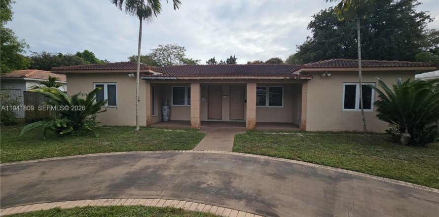 Villa ou maison à Biscayne Park, Floride 2 chambres, 86.4 m2 № 1998968