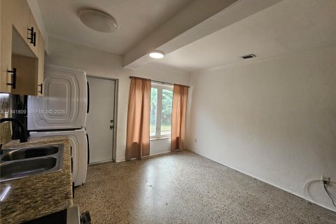 Villa ou maison à louer à Biscayne Park, Floride: 2 chambres, 86.4 m2 № 1998968 - photo 10