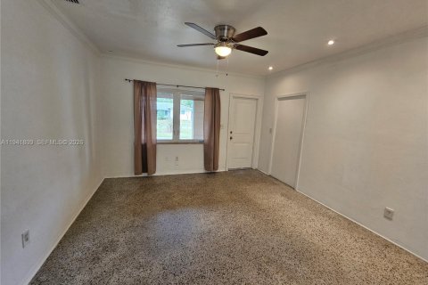 Villa ou maison à louer à Biscayne Park, Floride: 2 chambres, 86.4 m2 № 1998968 - photo 5