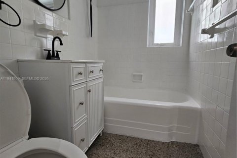 Villa ou maison à louer à Biscayne Park, Floride: 2 chambres, 86.4 m2 № 1998968 - photo 14