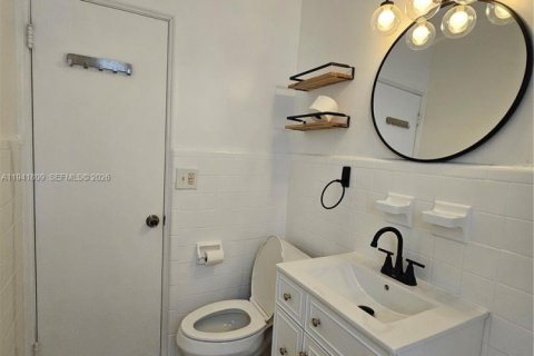 Villa ou maison à louer à Biscayne Park, Floride: 2 chambres, 86.4 m2 № 1998968 - photo 15