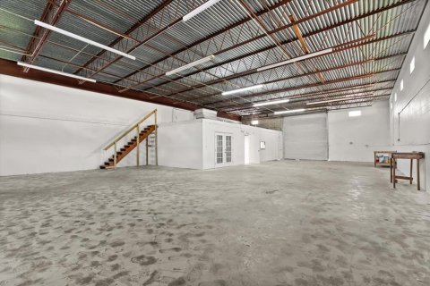 Immobilier commercial à louer à Sanford, Floride: 513.29 m2 № 1913933 - photo 8