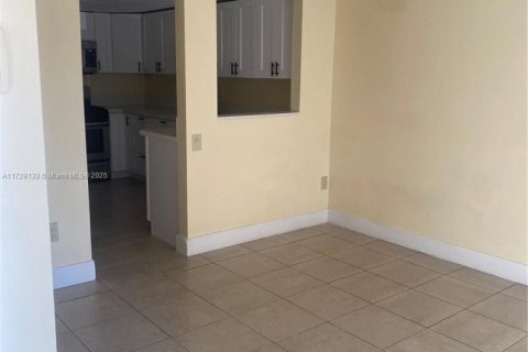 Touwnhouse à vendre à Miami, Floride: 2 chambres, 132.85 m2 № 1483396 - photo 4