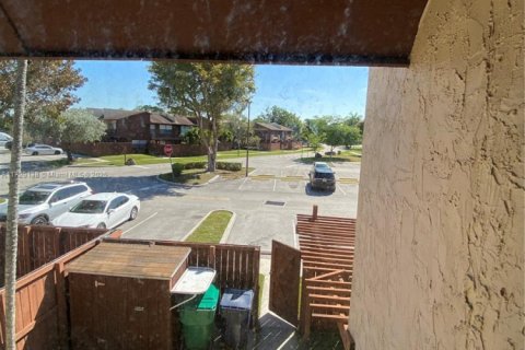 Touwnhouse à vendre à Miami, Floride: 2 chambres, 132.85 m2 № 1483396 - photo 30