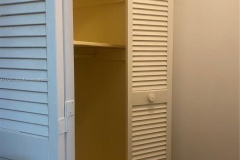 Touwnhouse à vendre à Miami, Floride: 2 chambres, 132.85 m2 № 1483396 - photo 27